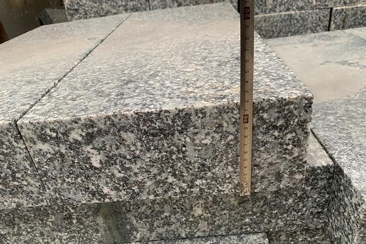 路沿石的铺装与安装 从销售到施工的全面指南